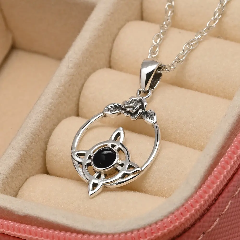 Colgante Nudo De Bruja Con onix En Plata Fina 925 #F123-J3