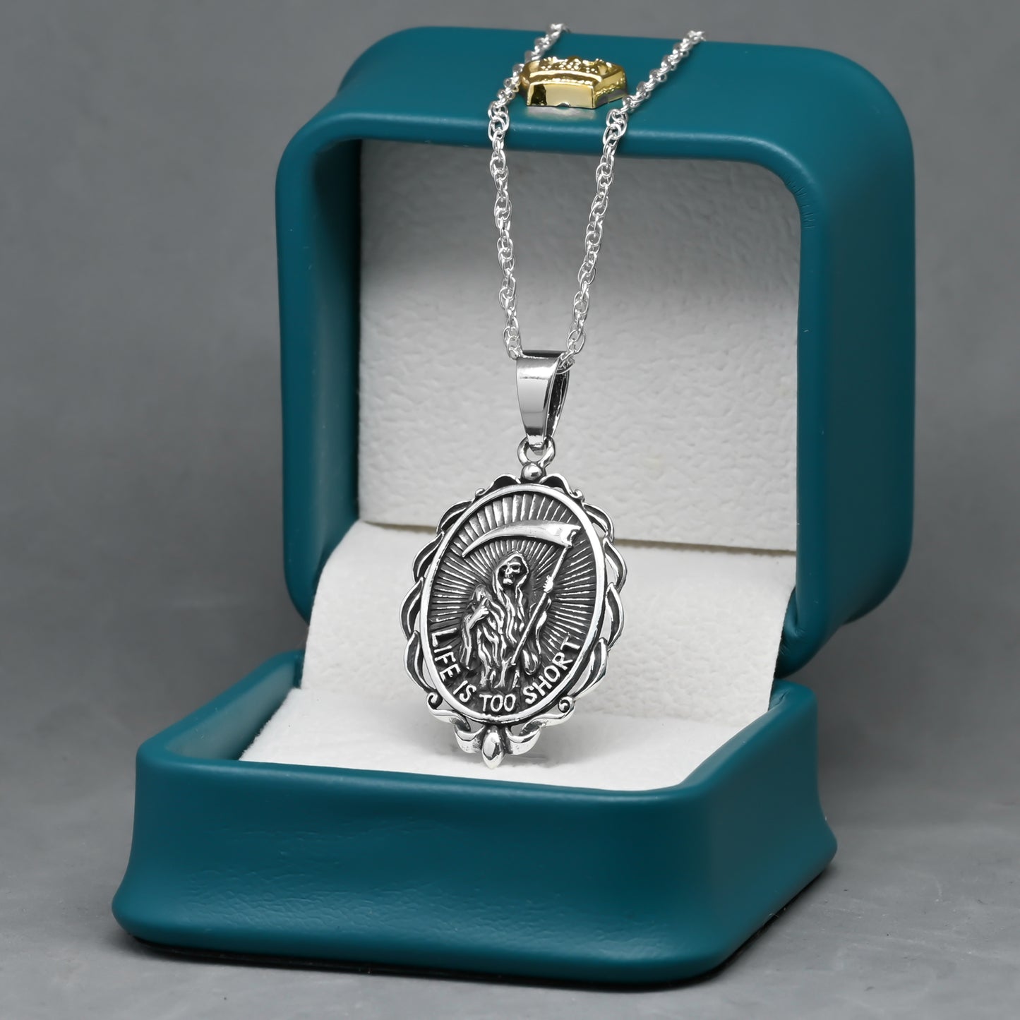 Colgante Santa Muerte Ovalado En Plata 925, Alta Definición