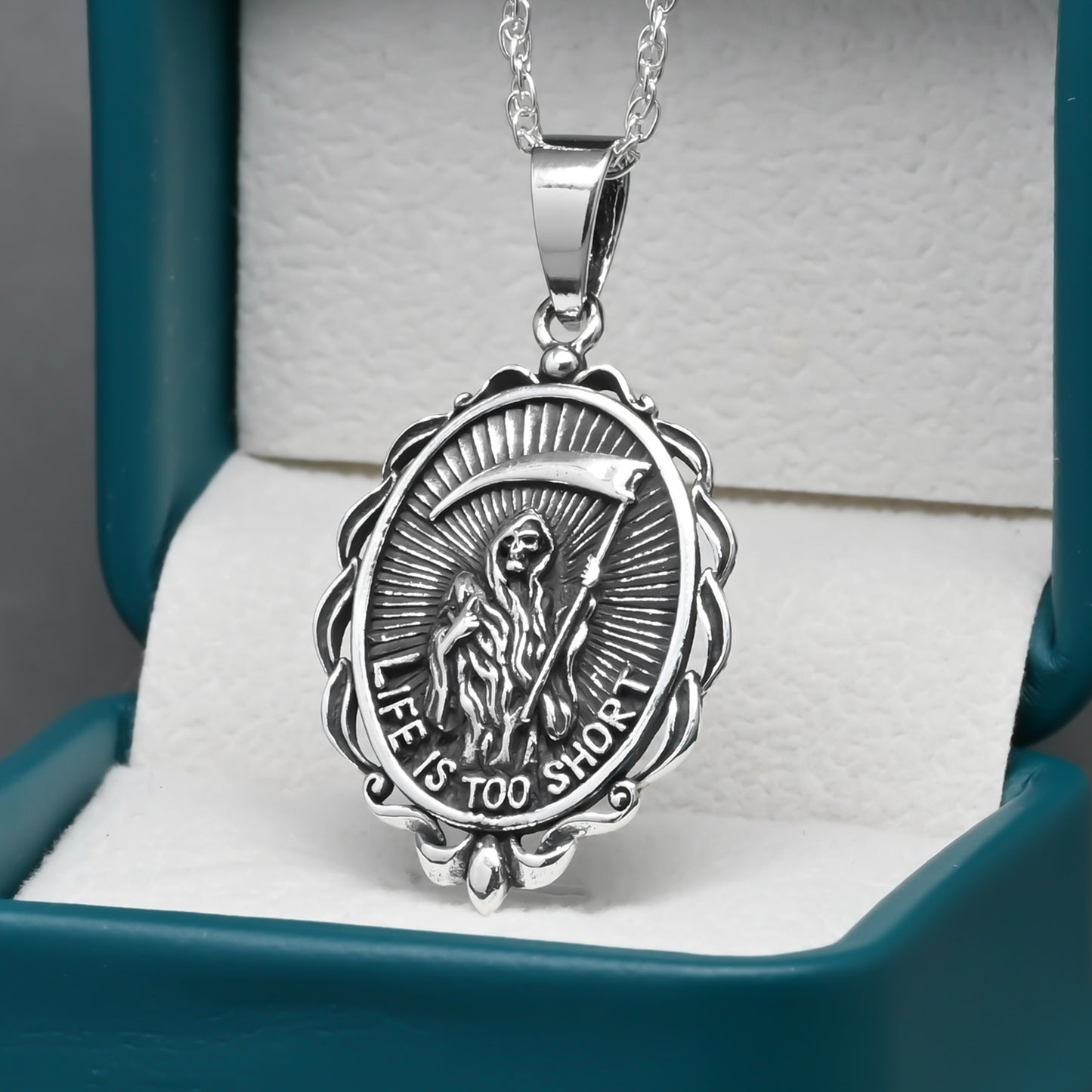 Colgante Santa Muerte Ovalado En Plata 925, Alta Definición