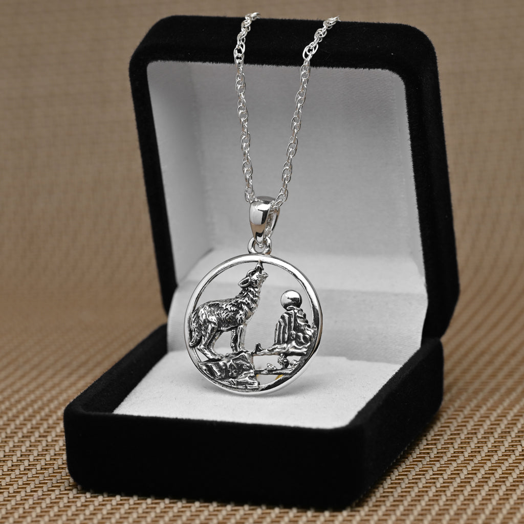 Colgante de lobo en plata 925