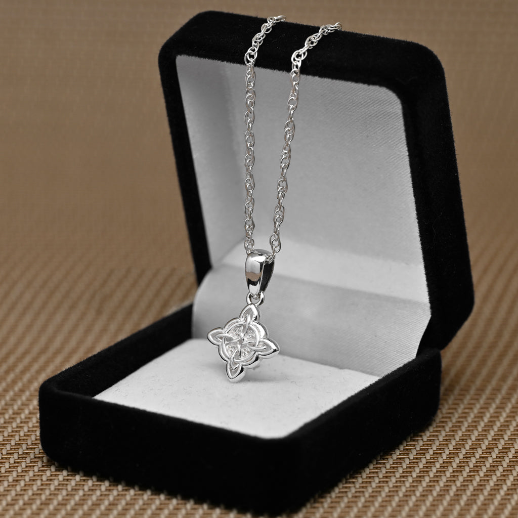Colgante nudo de brujas pequeño en plata 925