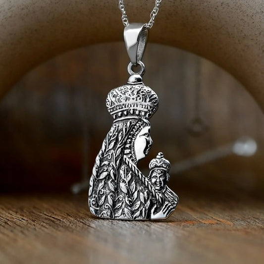 Colgante virgen de monserrat grande en plata 925