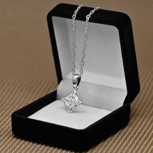 Colgante nudo de brujas pequeño en plata 925